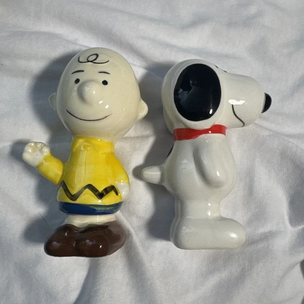 Peanuts Charlie Brown & Snoopy Durastone Ceramic Salt & Pepper Shaker Set NEW